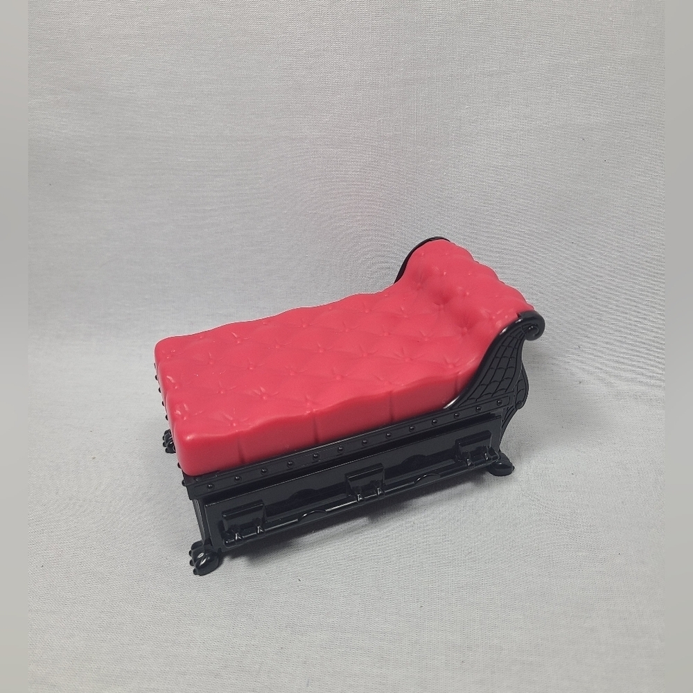 Monster High Secret Creepers Crypt & Crescent  CHAISE LOUNGE CHAIR Mattel